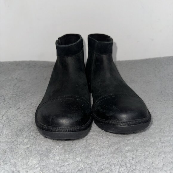 New! UGG Attell Waterproof Leather Bootie Black Size 7.5 1103832 - Picture 1 of 7